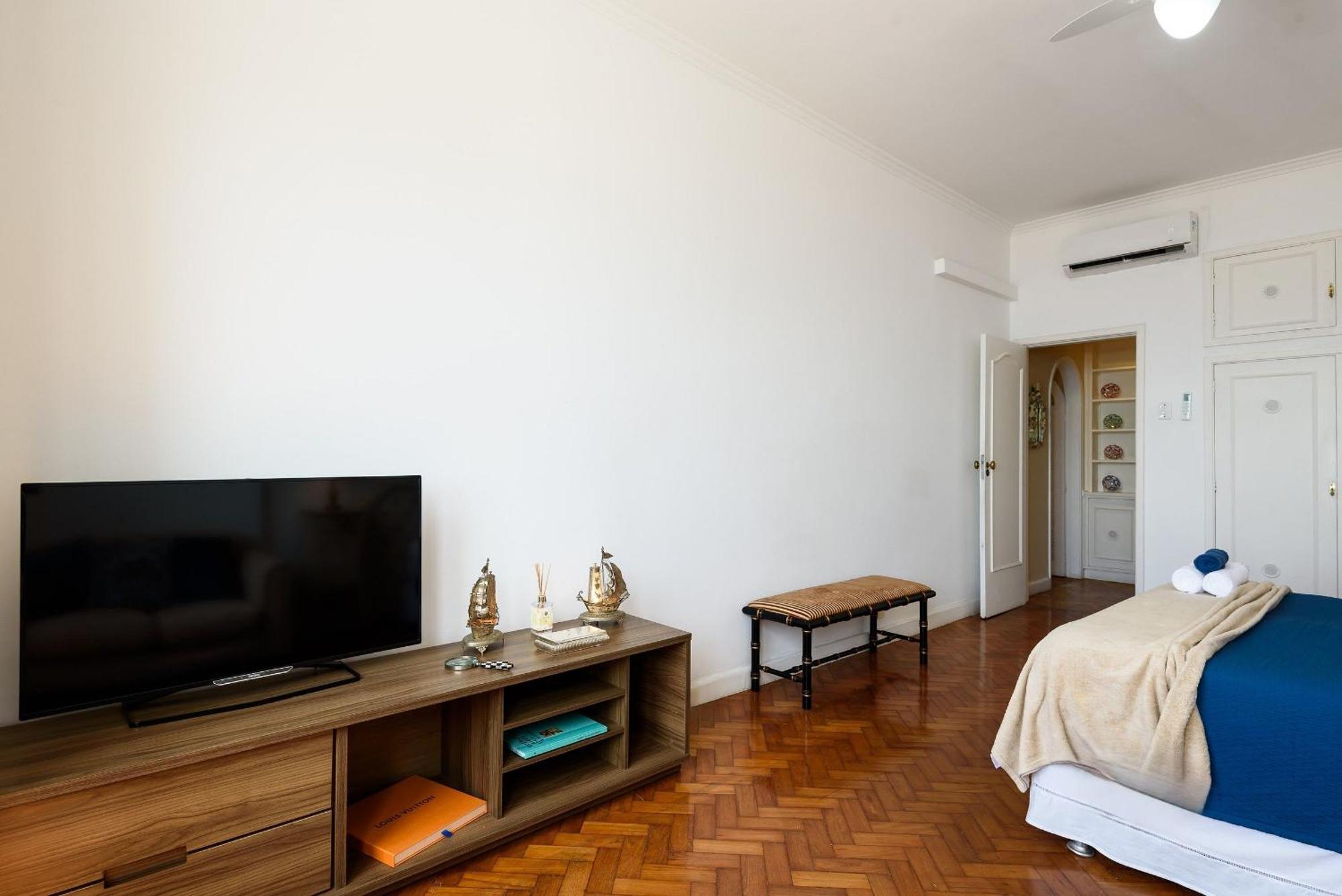 Apartamento Classico E Luxuoso 4qtos A Beira-mar | A 3484/301