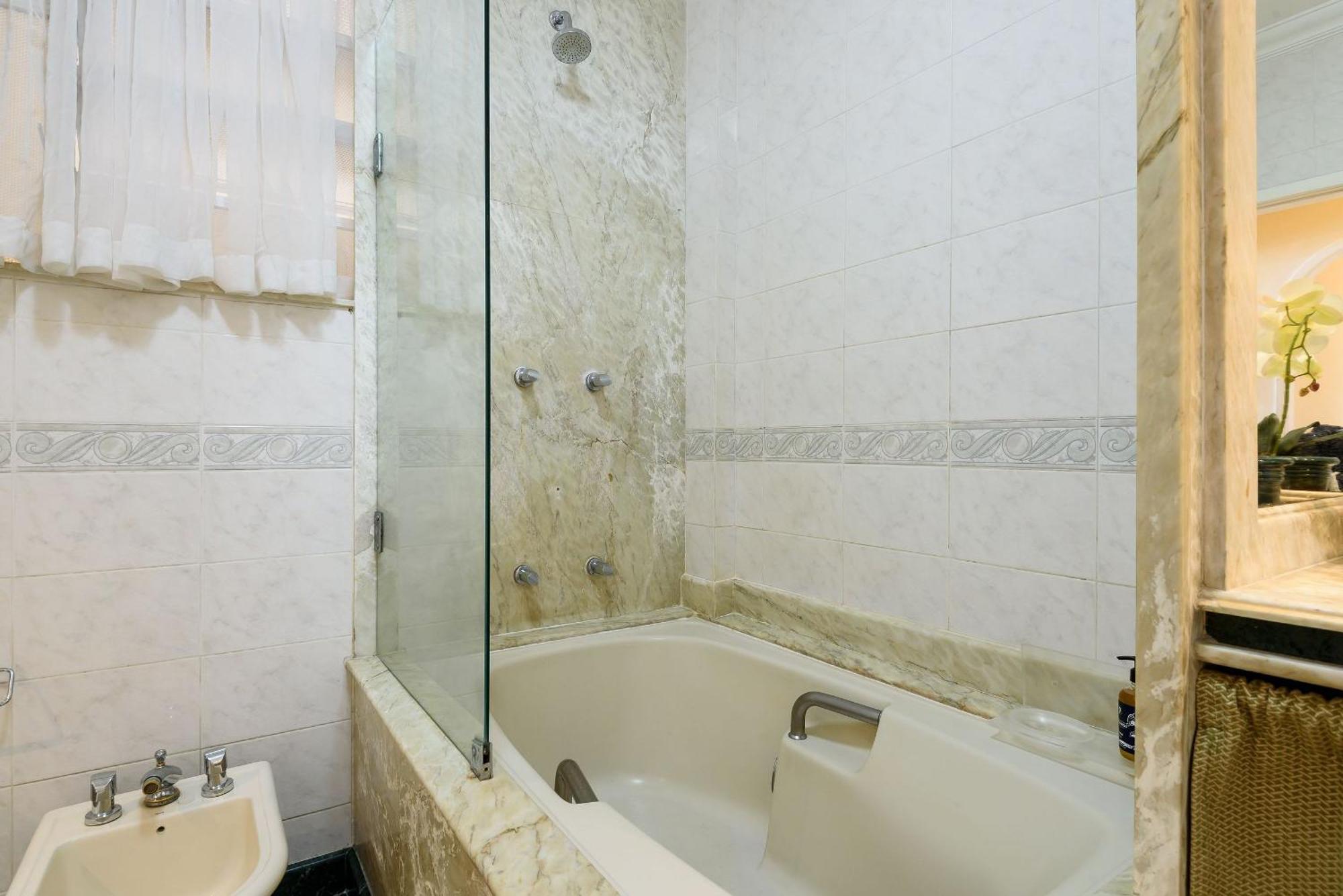 Apartamento Classico E Luxuoso 4qtos A Beira-mar | A 3484/301 *